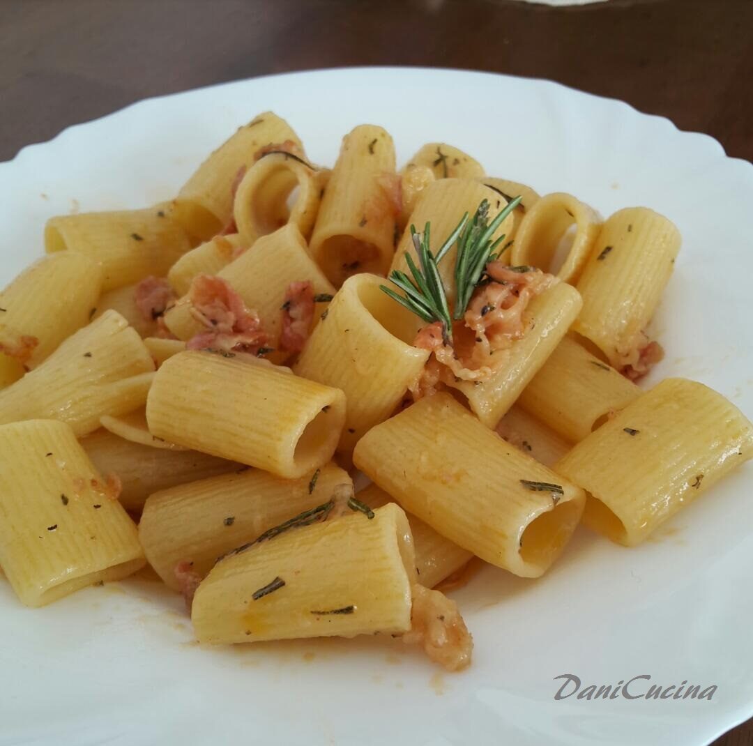 Pasta con lardo e rosmarino
