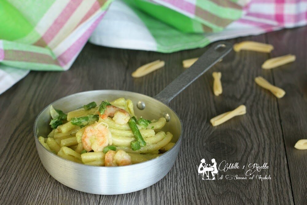 Pasta con mazzancolle, cremosa con salsa agli asparagi e curry