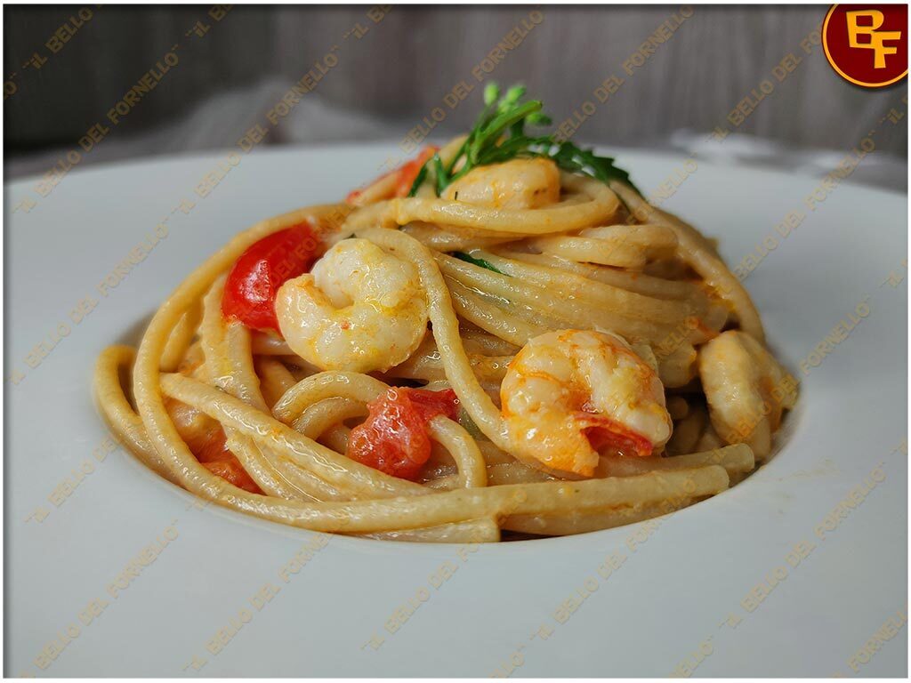 Pasta con mazzancolle e pomodorini del piennolo