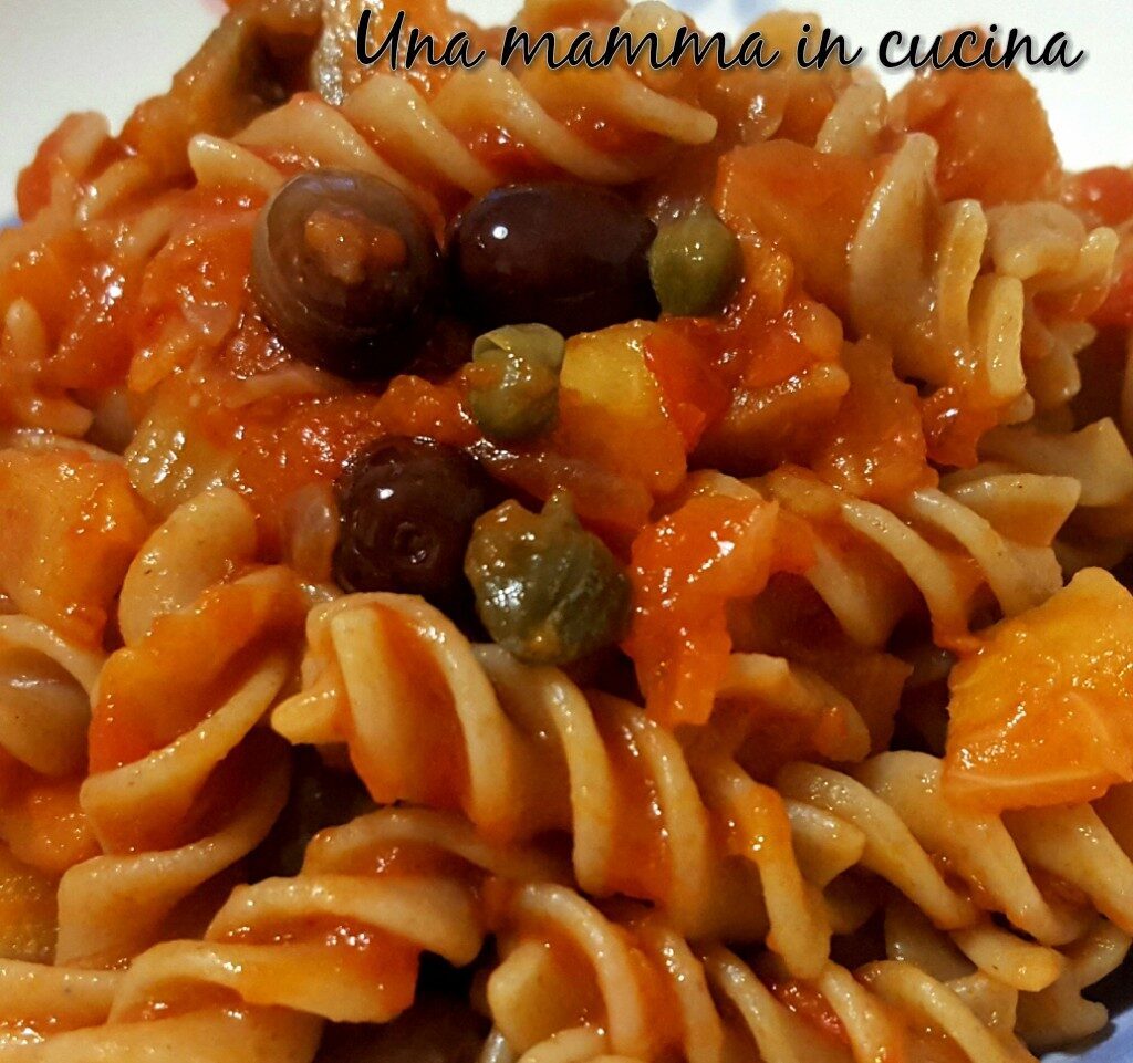 Pasta con melanzane capperi e taggiasche