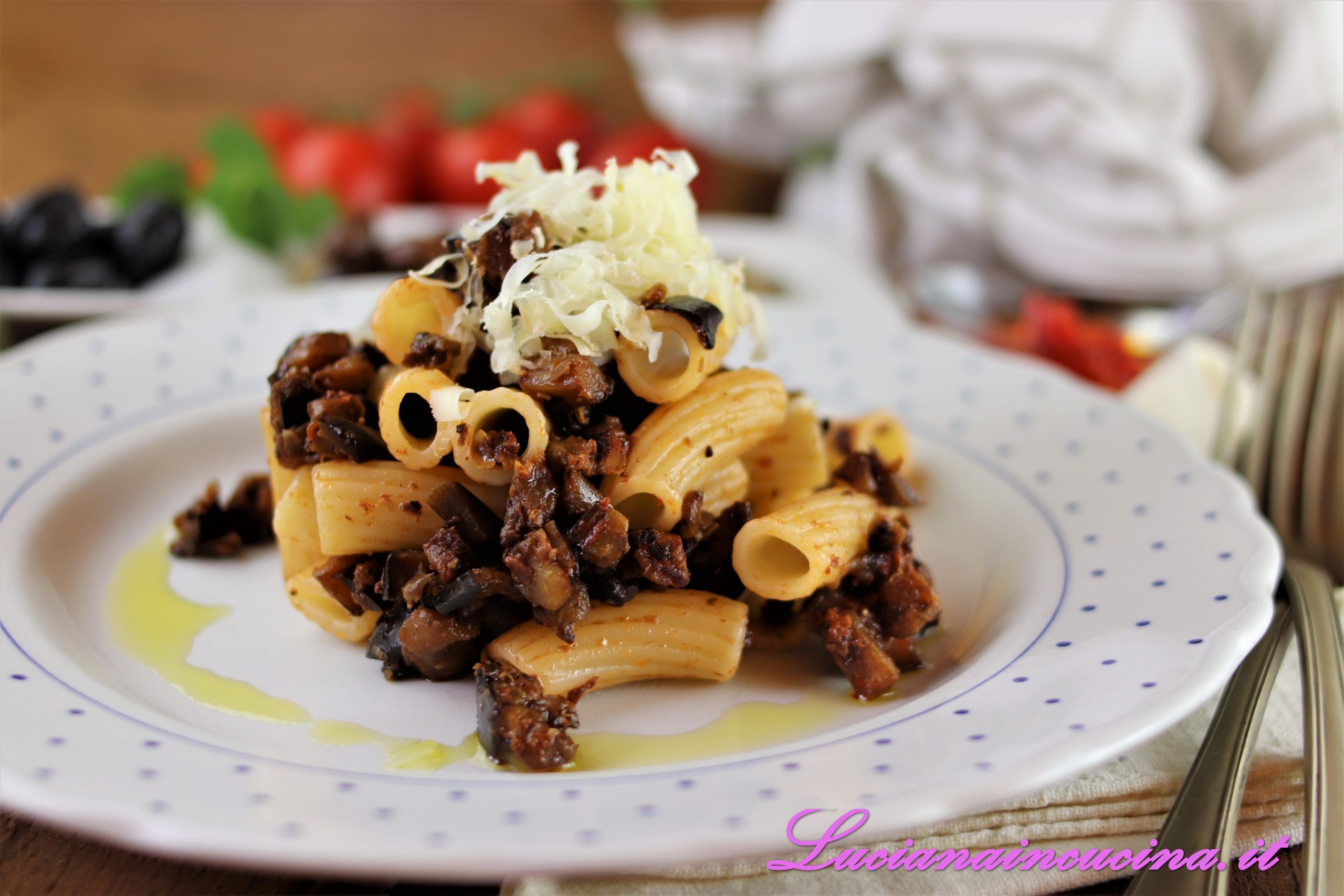 Pasta con melanzane e olive