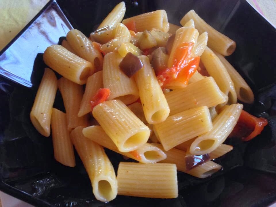 Pasta  con melanzane e pachino