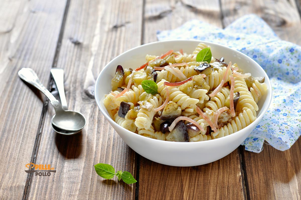 Pasta con melanzane e speck
