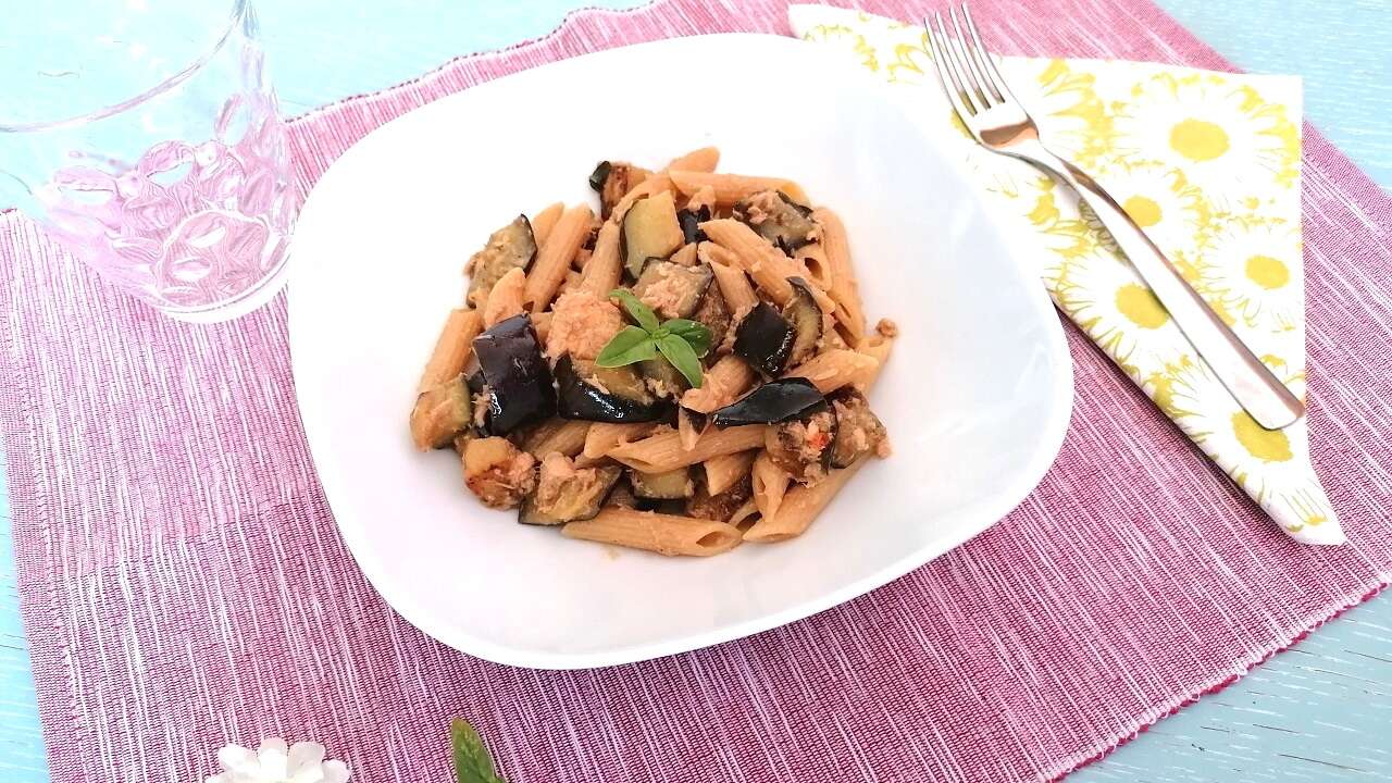 Pasta con melanzane e tonno, buonissima anche fredda