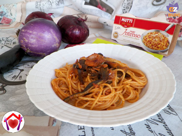 Pasta con melanzane e tonno