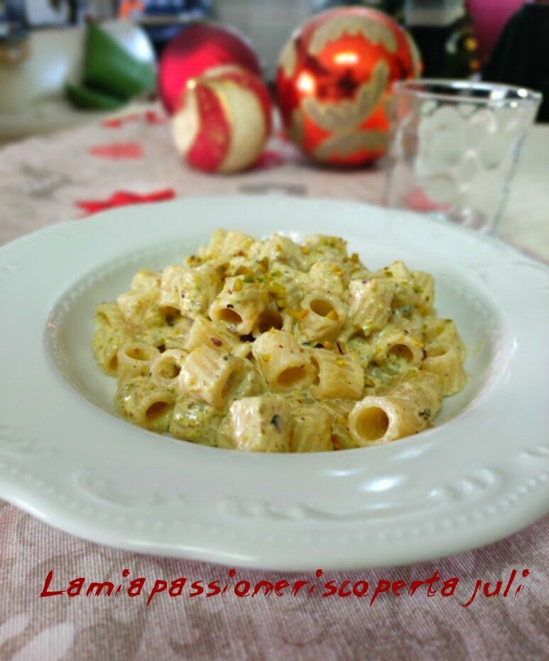 Pasta con panna e pistacchio