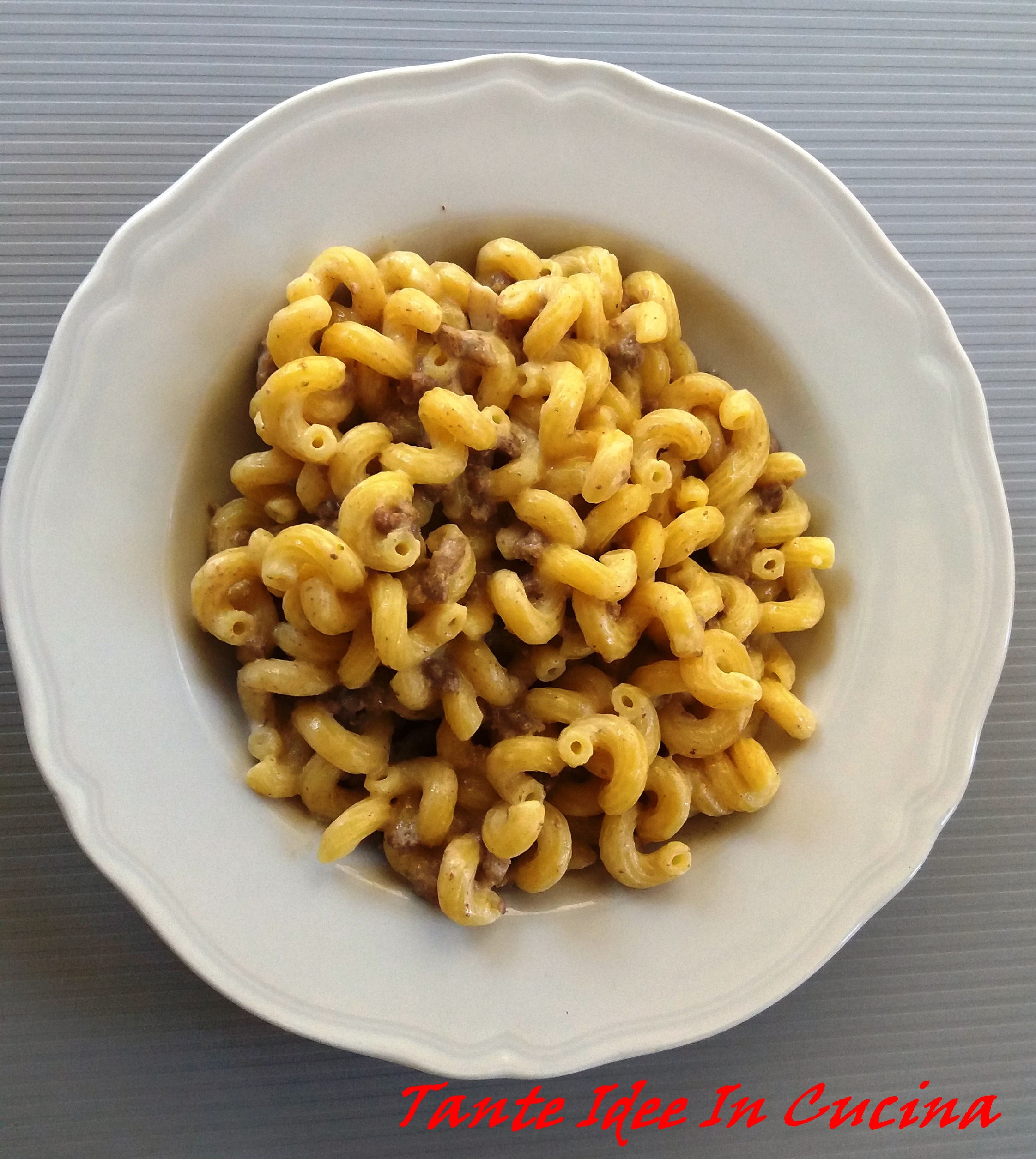 Pasta con panna e salsiccia