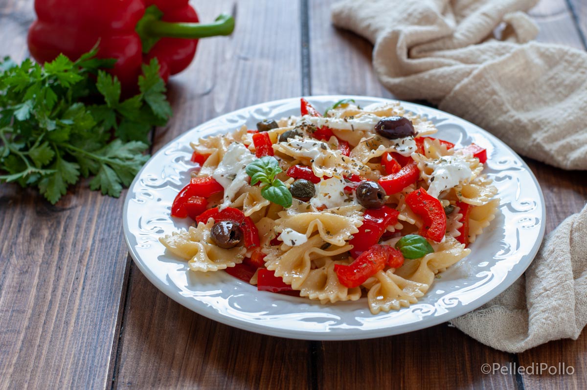 Pasta con peperoni e burrata