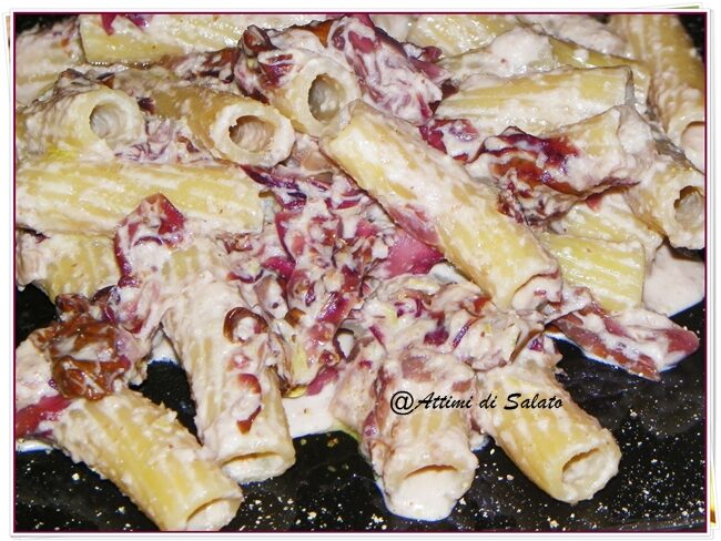 Pasta con pesto di noci e radicchio rosso