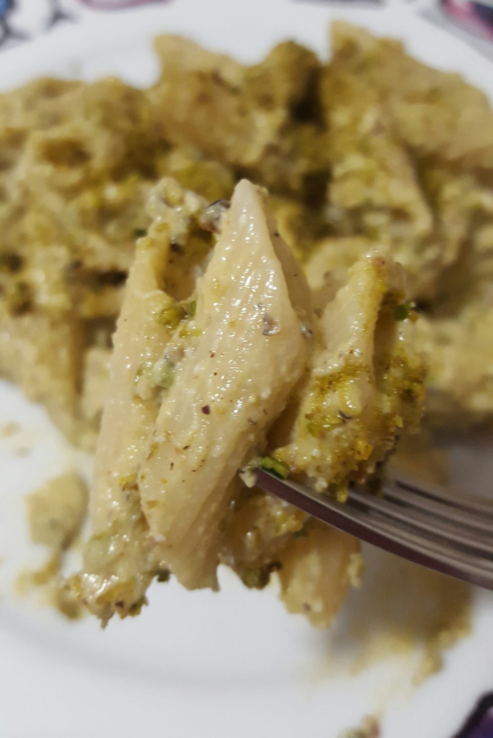 Pasta con pesto di pistacchi e ricotta