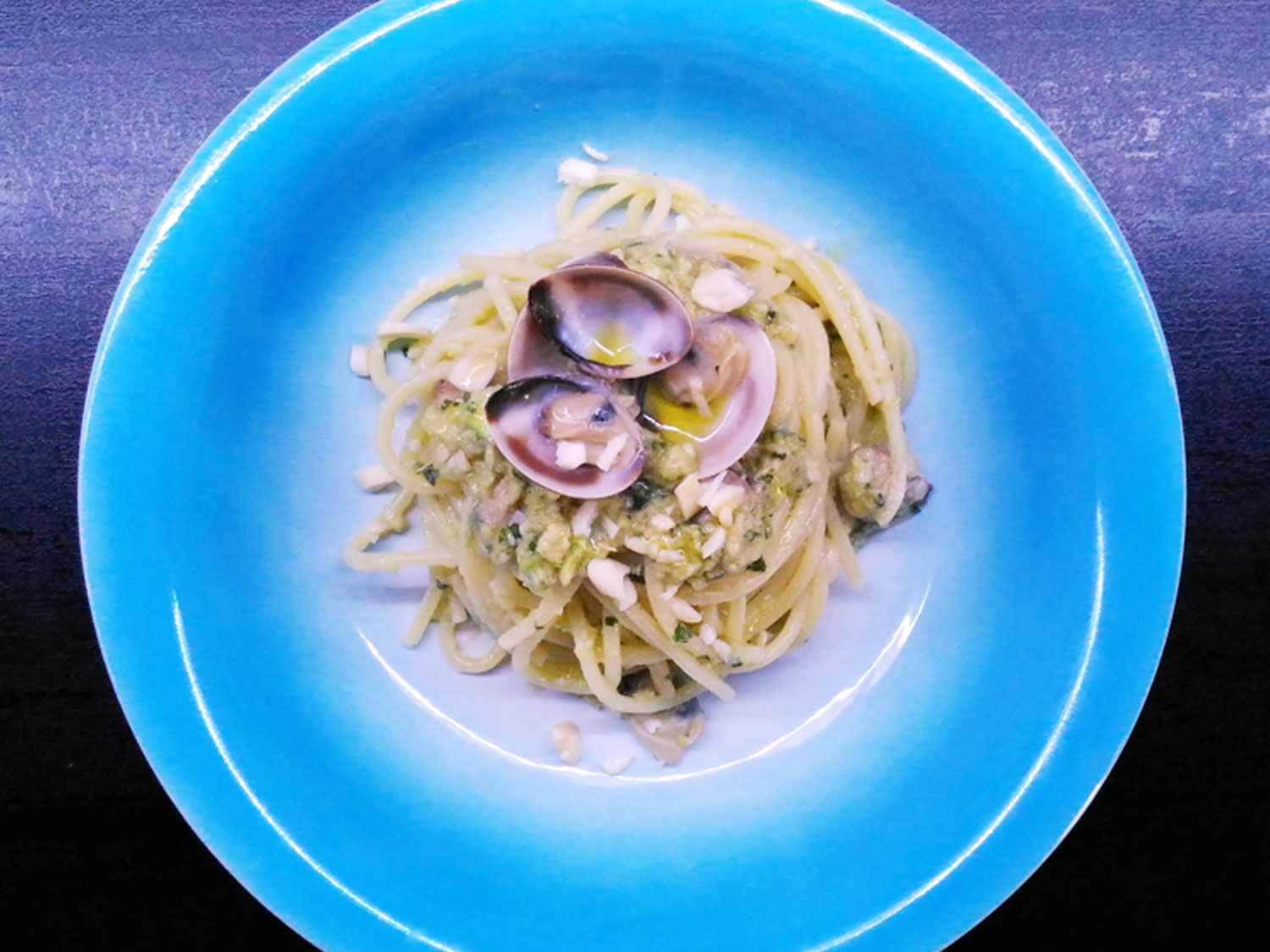 Pasta con pesto di zucchine e vongole