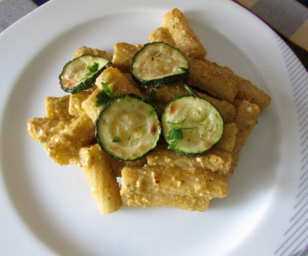 Pasta con pesto di zucchine