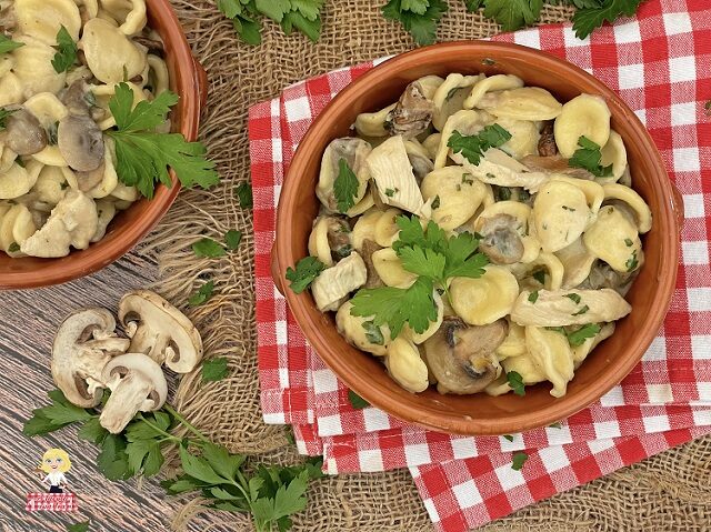 Pasta con petto di pollo cremosissima