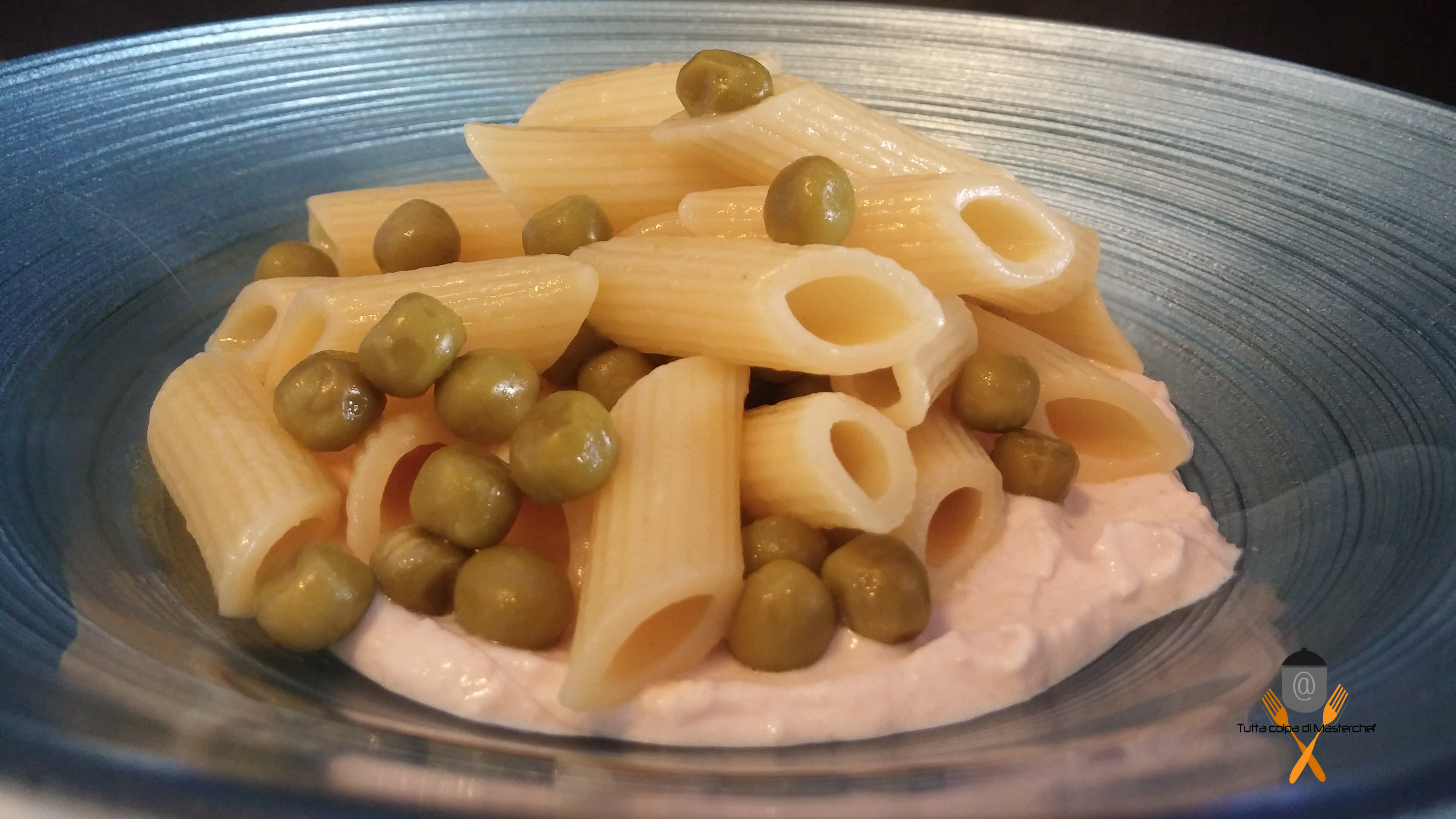 Pasta con piselli e prosciutto cremoso