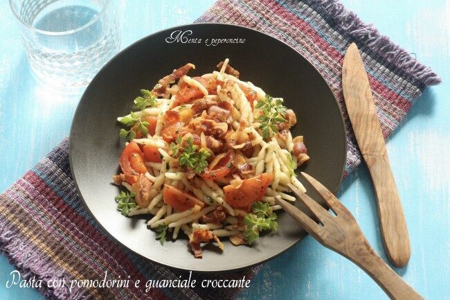 Pasta con pomodorini e guanciale croccante