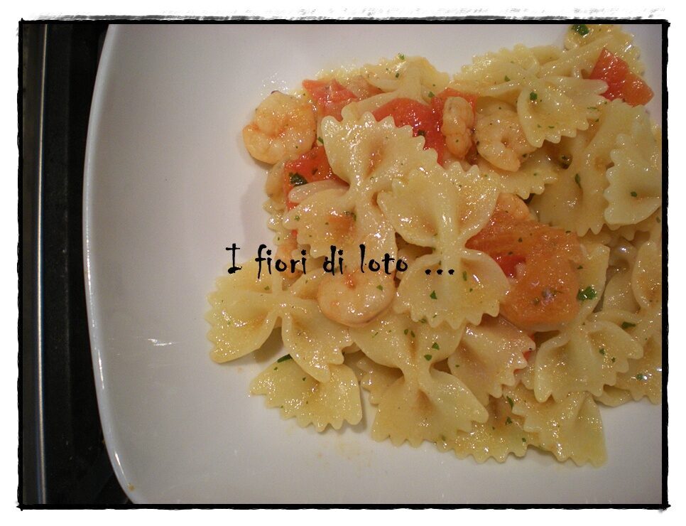 Pasta con pomodoro fresco e gamberetti