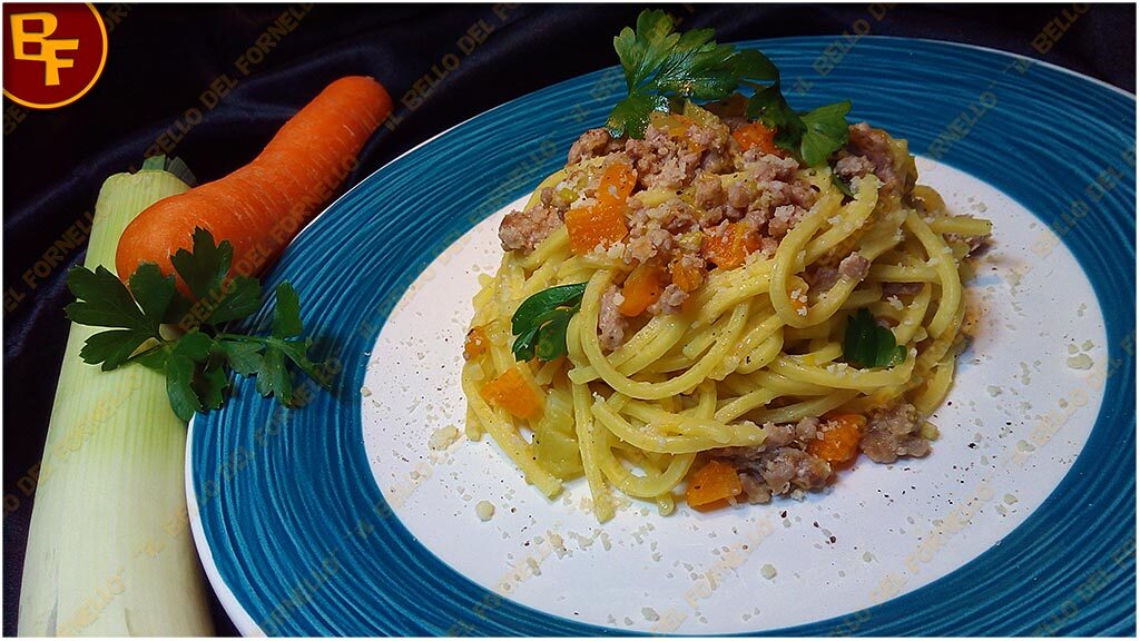 Pasta con ragù bianco di salsiccia