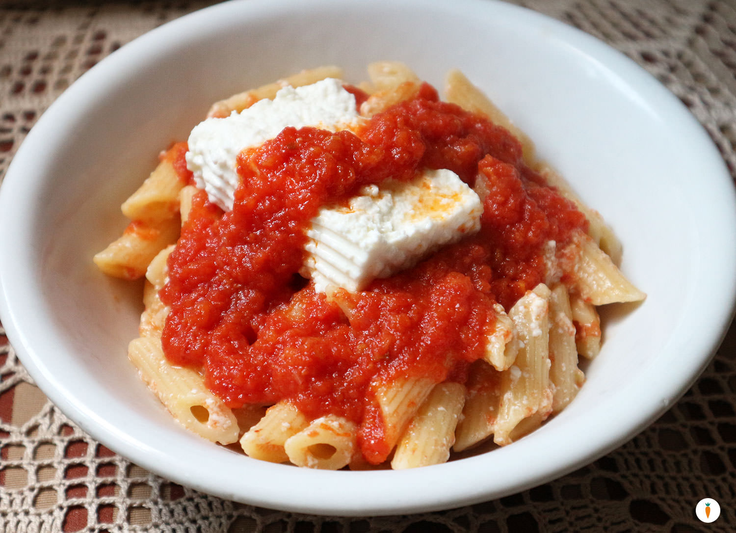Pasta con ricotta di pecora e pomodoro
