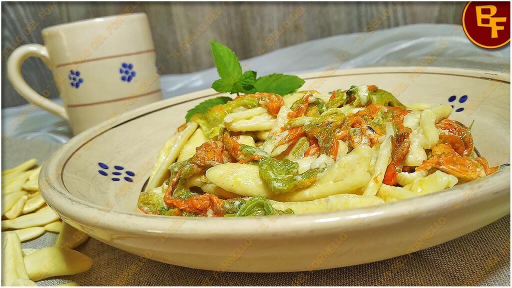 Pasta con ricotta e fiori di zucca