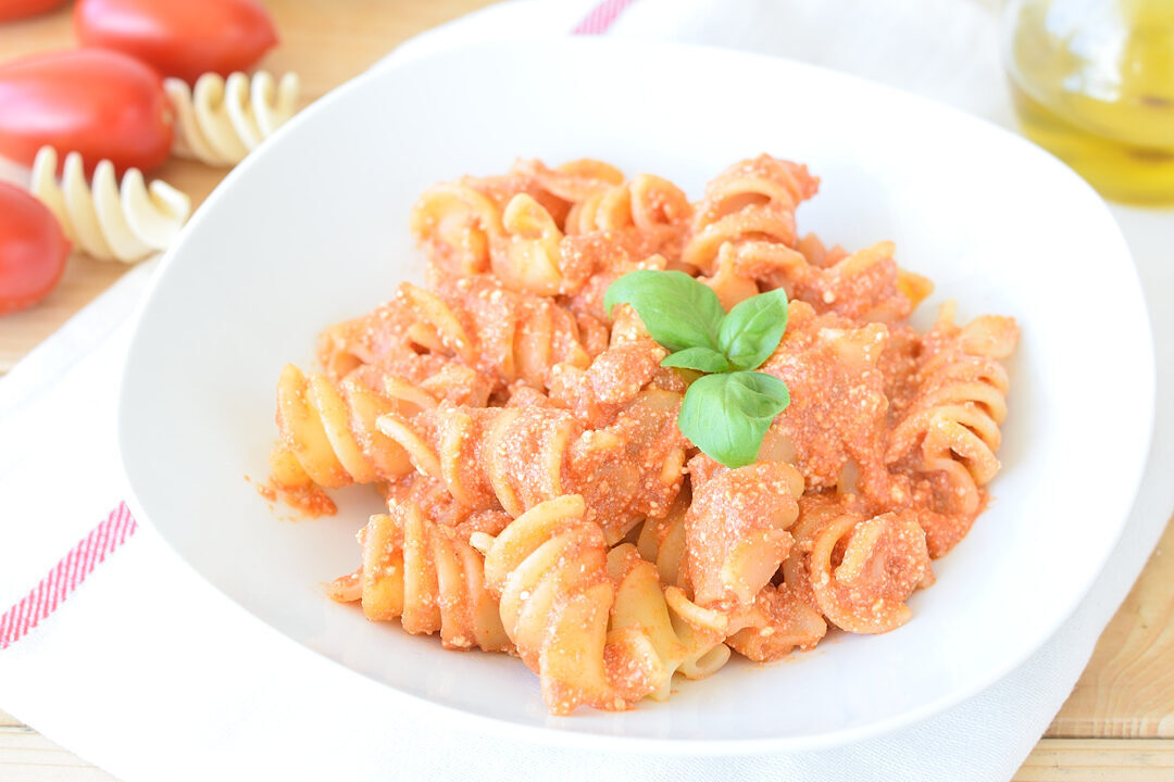 Pasta con Ricotta e Pomodoro – ricetta facile e cremosa