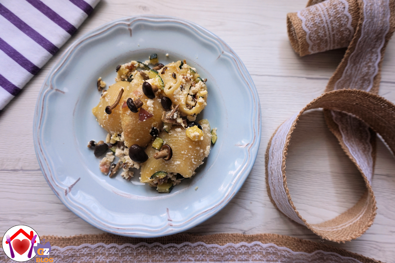 Pasta con ricotta, funghi e zucchine