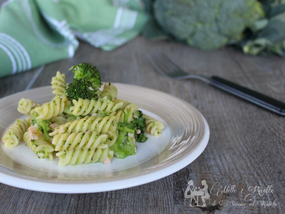 Pasta con salmone e broccoletti
