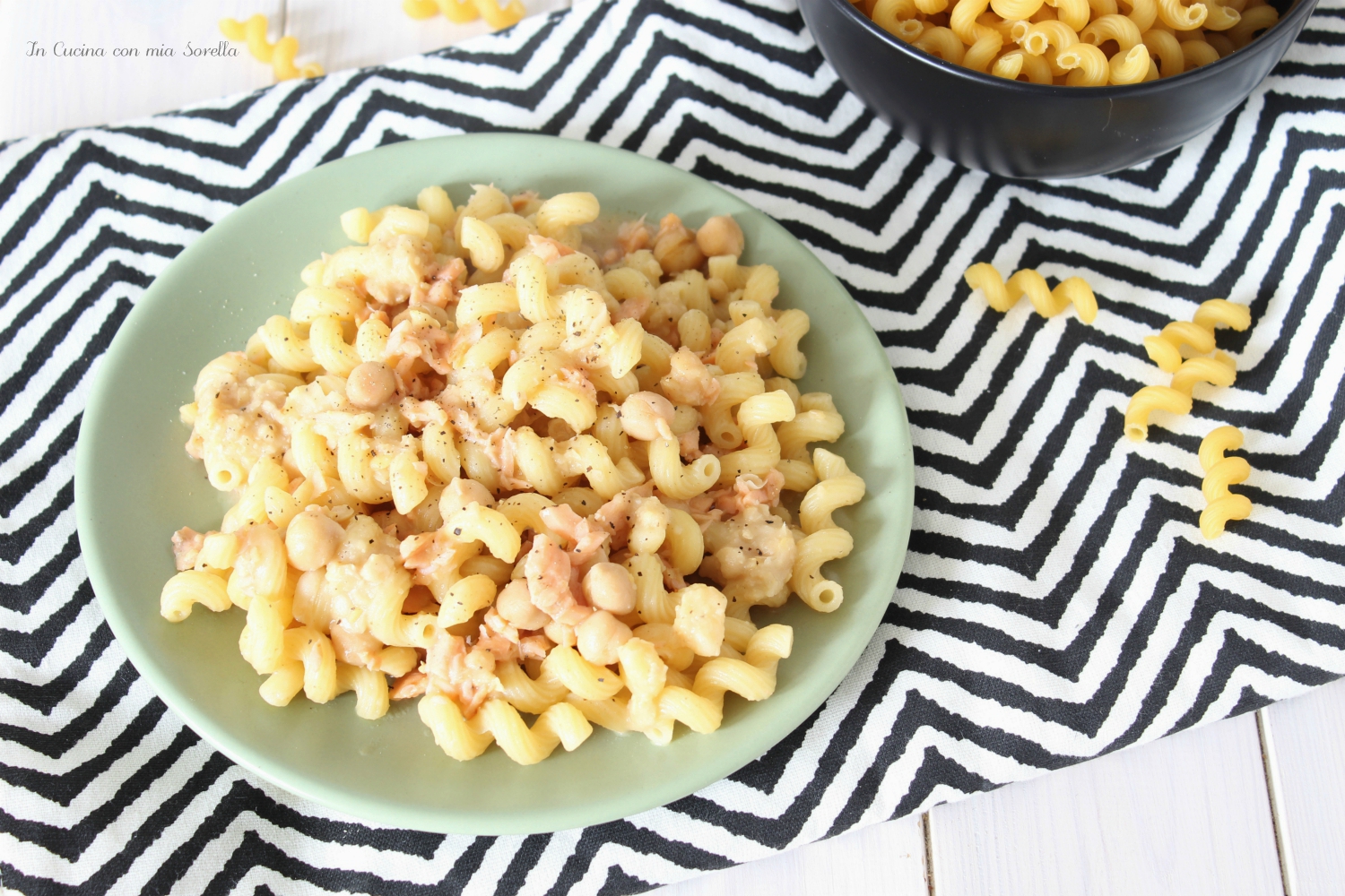Pasta con salmone e crema di ceci