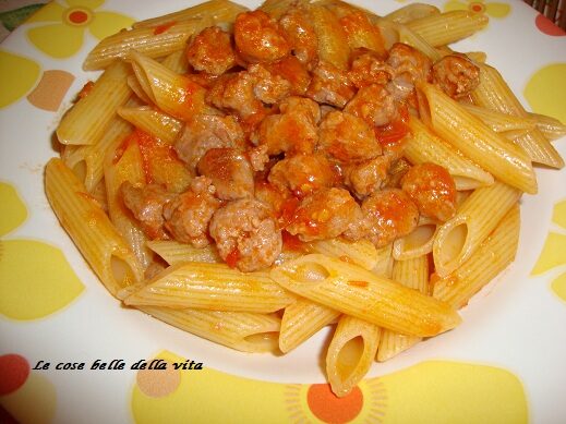 Pasta con salsiccia e pelato