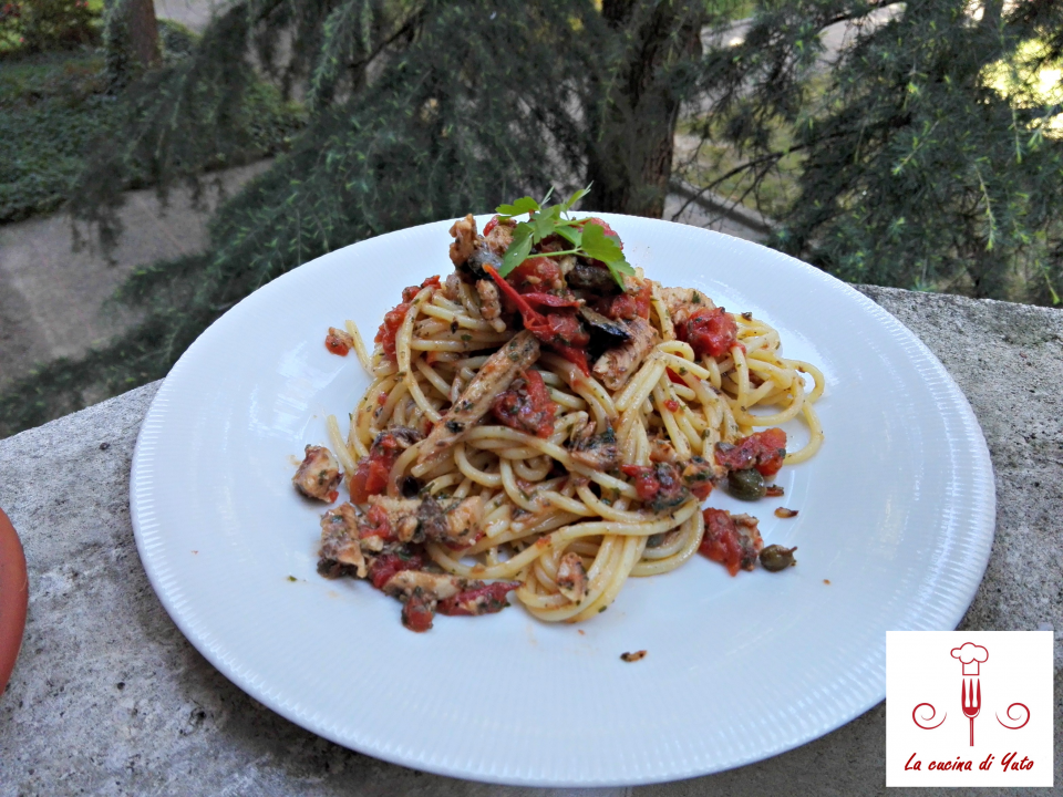 Pasta con sarde e polpa di pomodoro