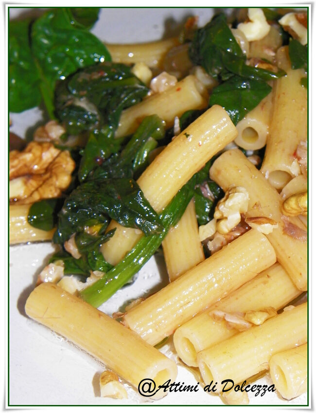 Pasta con spinaci e noci