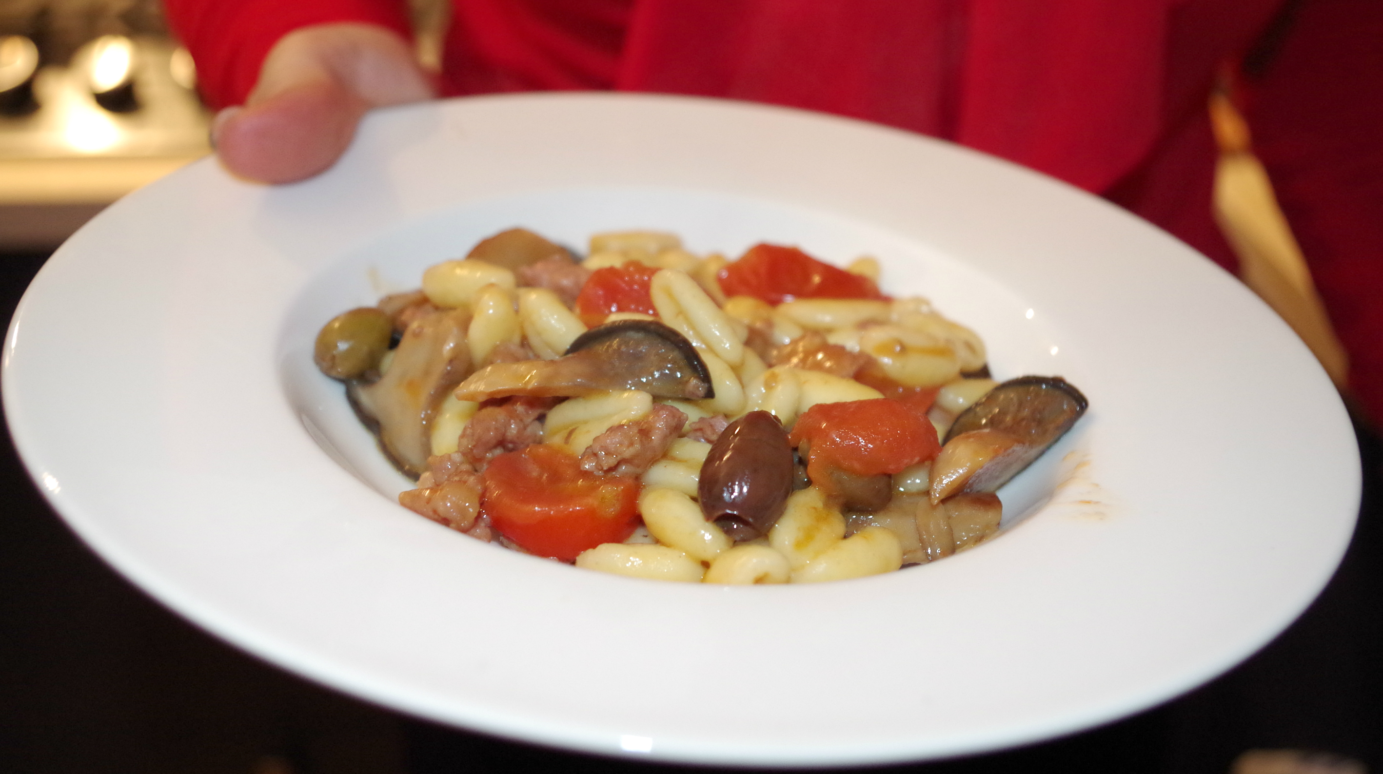 Pasta con sugo di funghi cardoncelli e salsiccia