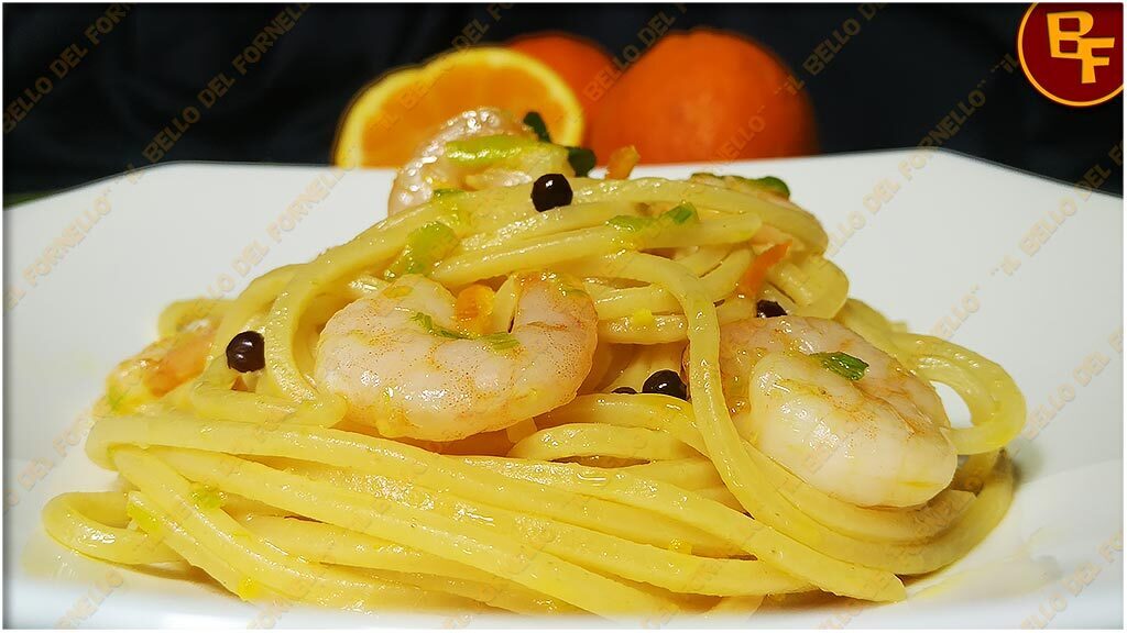 Pasta con sugo di gamberi e arancia