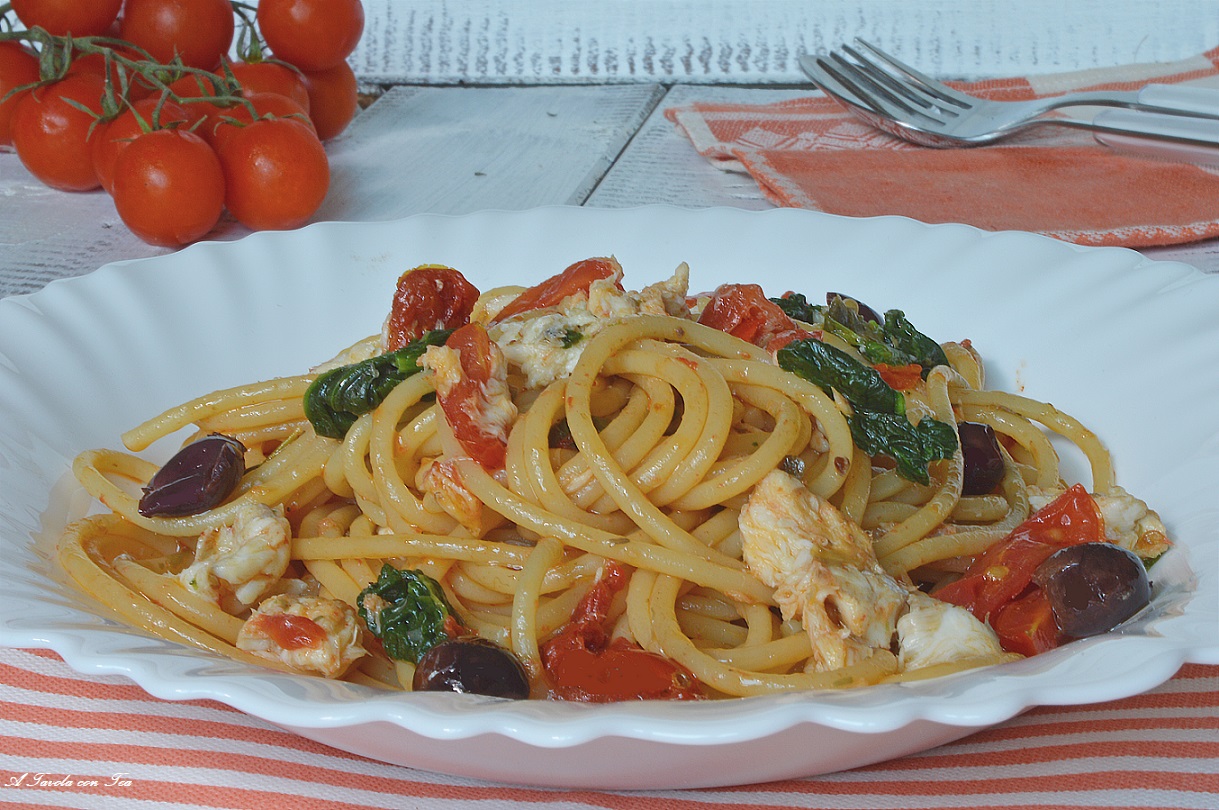 Pasta con sugo di pesce veloce