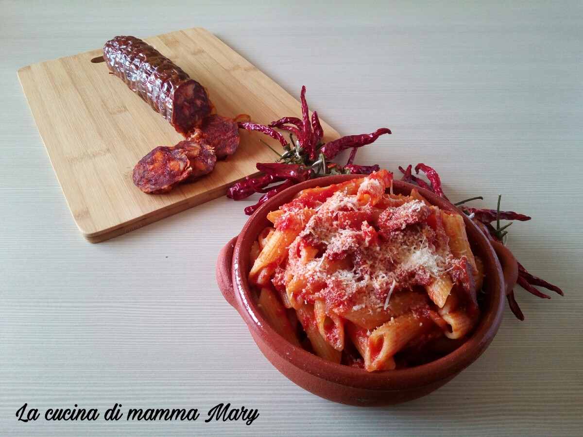 Pasta con sugo di soppressata calabrese