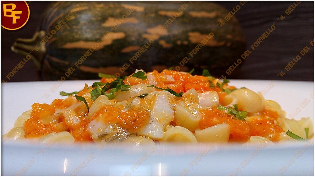 Pasta con sugo di zucca e filetti di sogliola