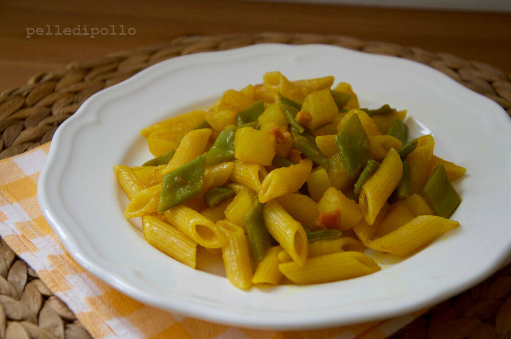 Pasta con taccole, patate e speck