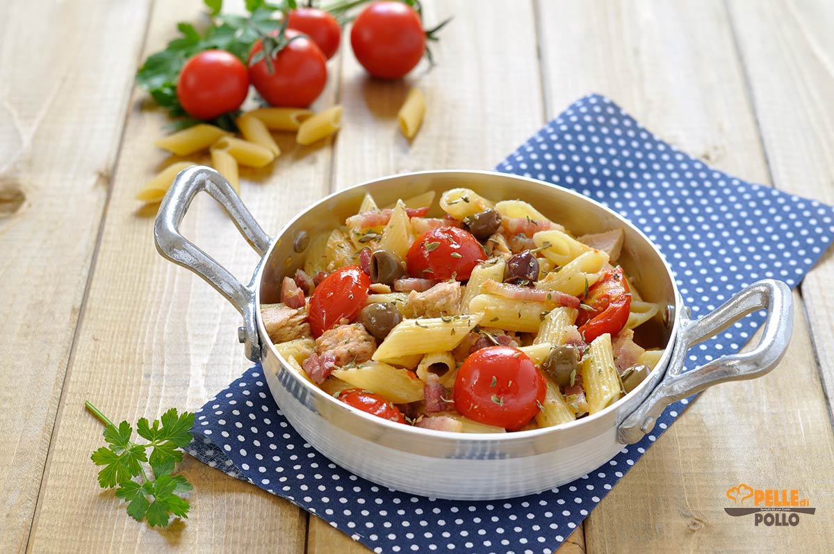 Pasta con tonno pancetta affumicata e pomodorini