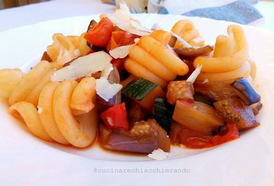 Pasta con verdure miste facile in padella