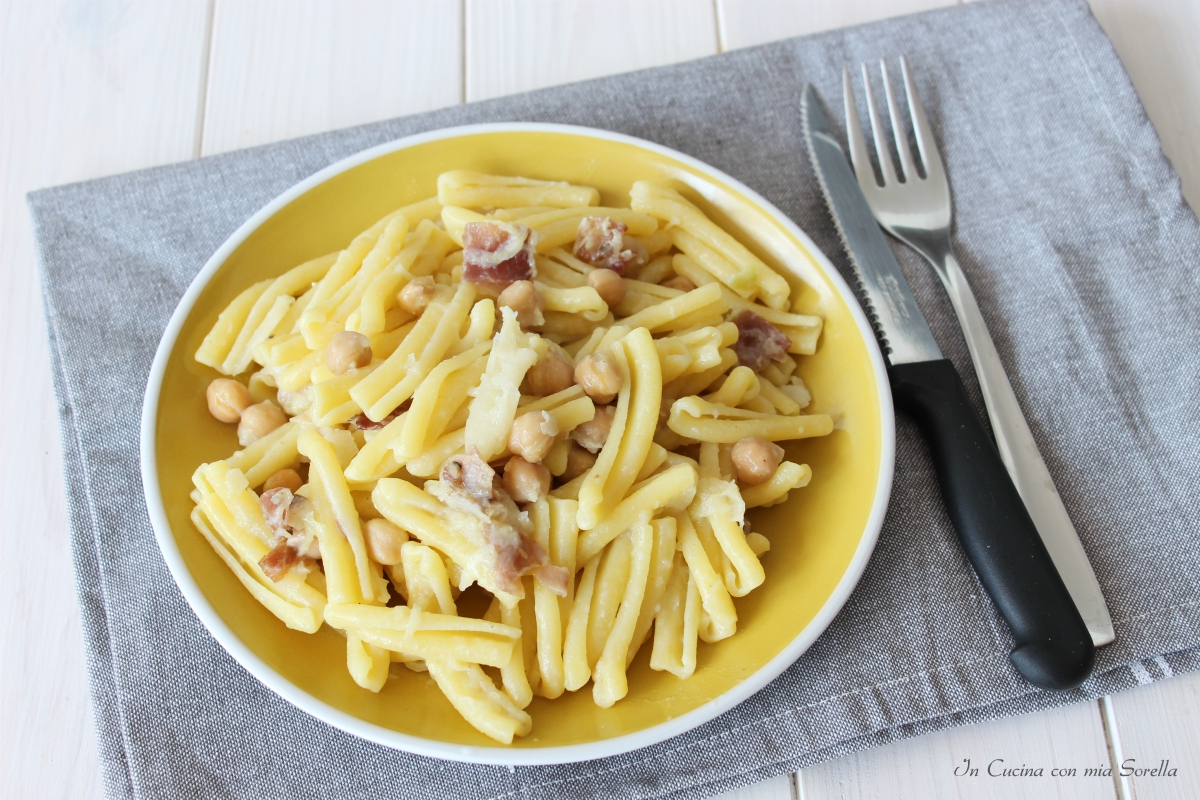 Pasta con verza e ceci