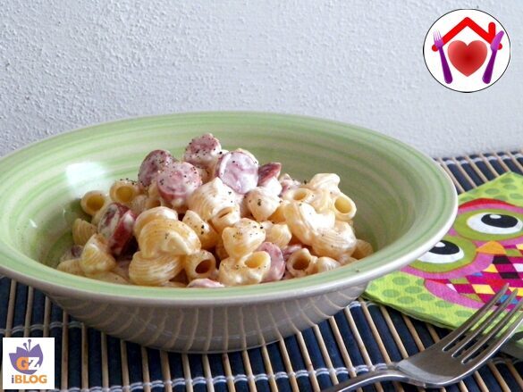 Pasta con wurstel e philadelphia