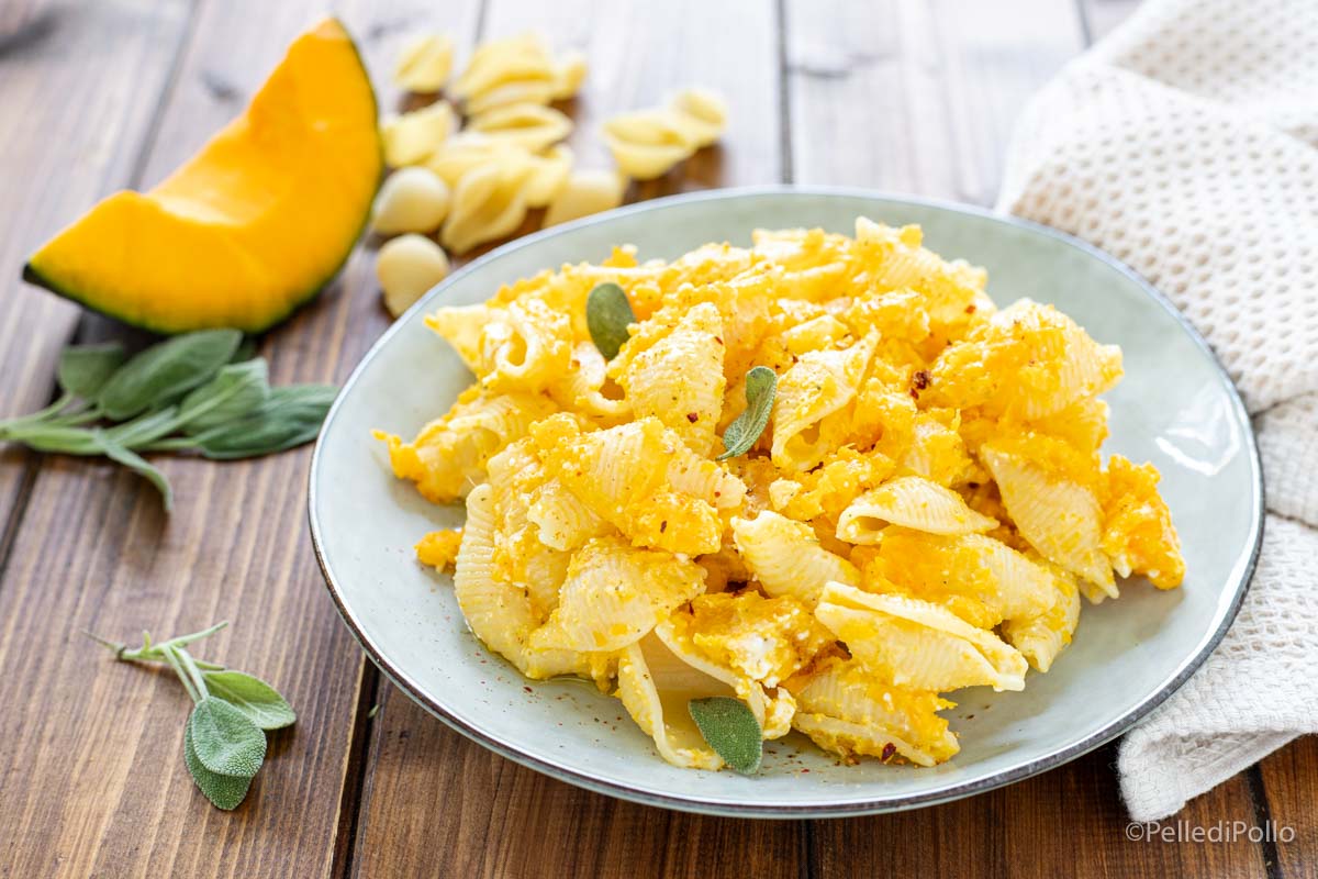 Pasta con zucca e feta