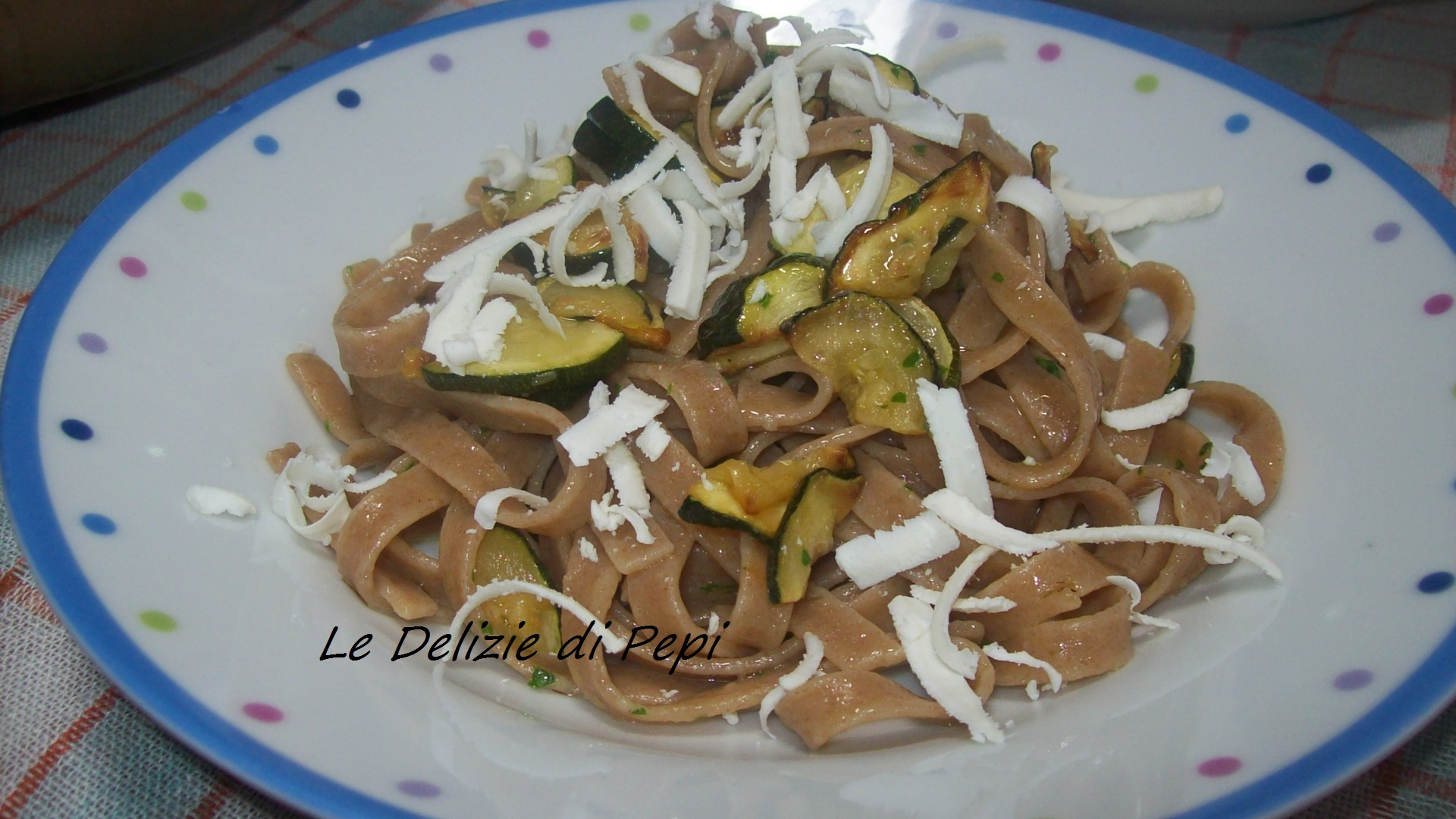 Pasta con zucchine e ricotta secca