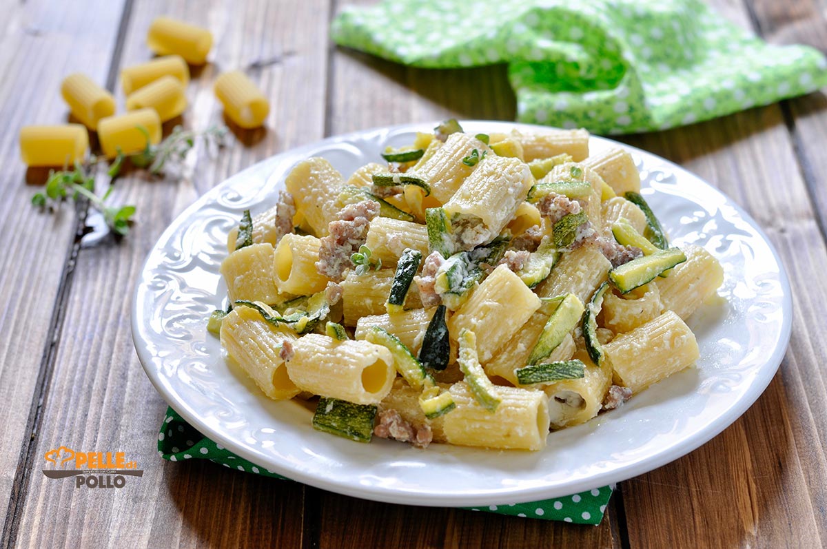 Pasta con zucchine e salsiccia