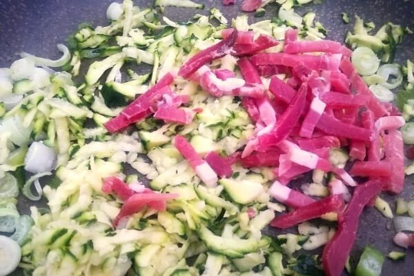 Pasta con zucchine e speck