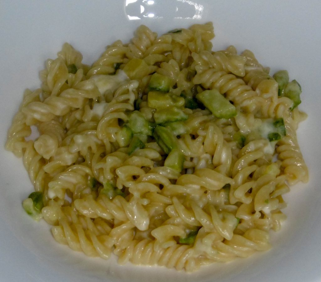 Pasta con zucchine e stracchino