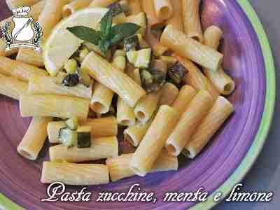 Pasta con zucchine, menta e limone
