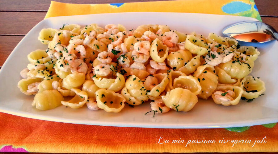 Pasta conchiglie con gamberetti