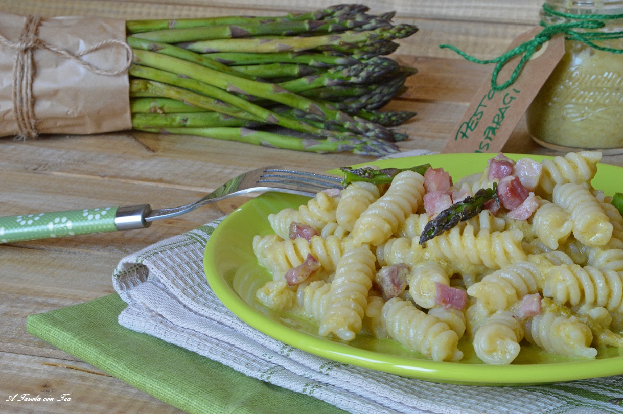 Pasta crema di asparagi e speck