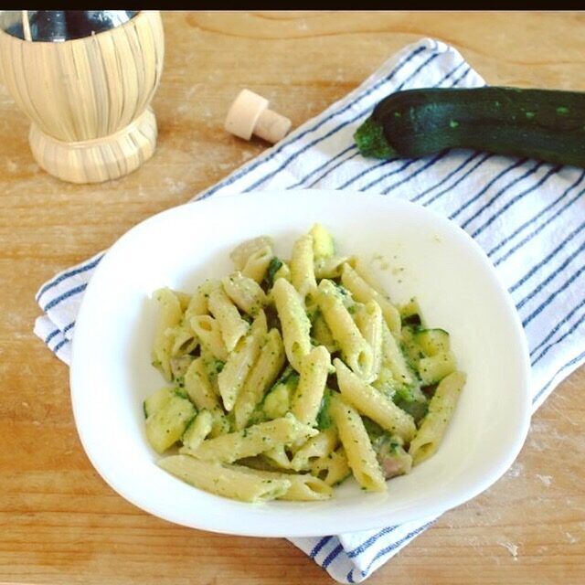 Pasta crema di zucchine e pancetta