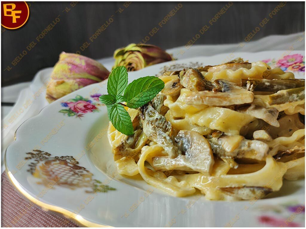 Pasta cremosa con carciofi e funghi